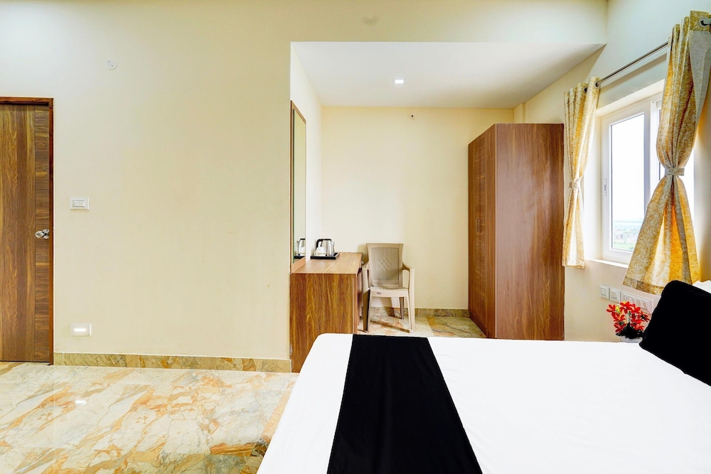 Super Hotel O Radha Residency