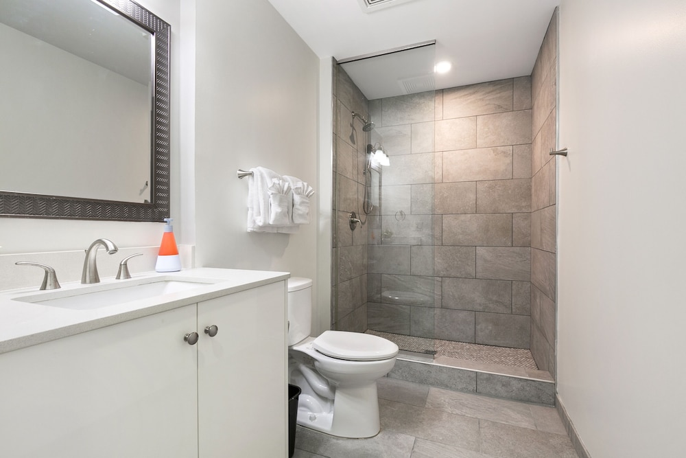 New Orleans Vacations - Modern 4BR Condo in the Heart of NOLA - Property Image 6