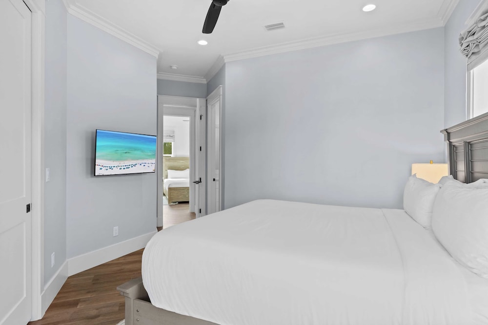 4BR Coastal Retreat w/ Pool, Patio & Games Lagniappe at Blue Mountain
