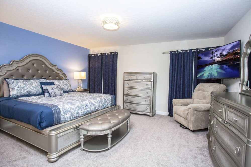 Spacious Home With a Large Pool Near Disney - Image 5