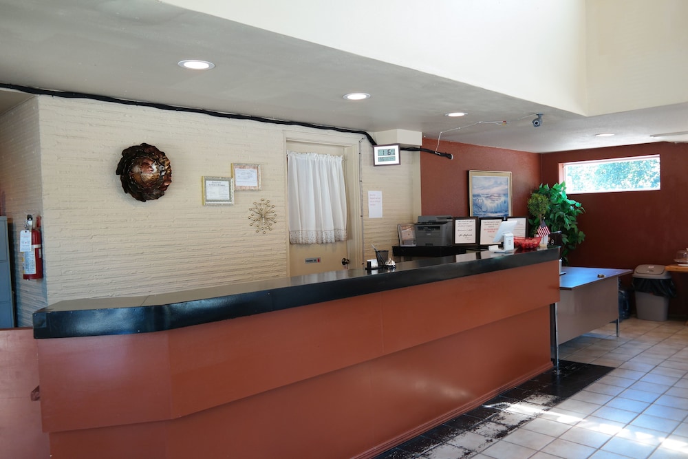 Klamath Falls Vacations - River Park Inn - Property Image 2