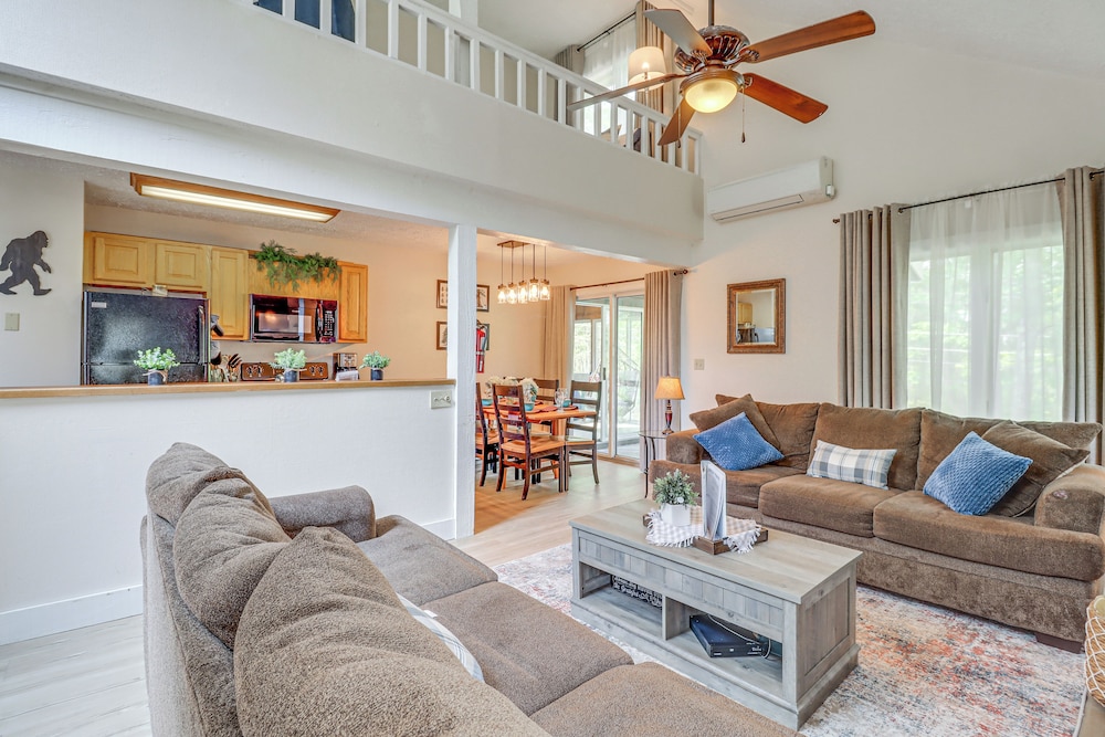 Steps to Jack Frost Ski Resort: Townhome w/ Decks