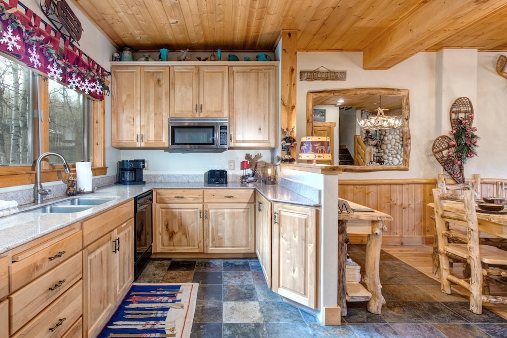 Timber Wolf Lodge Collection by KBM - 2 Units (5b/12c)