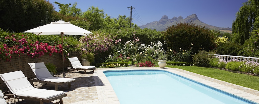 Acara Guest Cottages