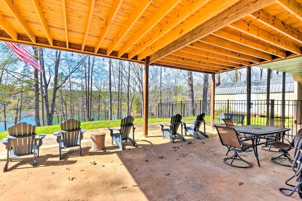 Townville Lake House w/ Private Dock, Kayaks! view 3