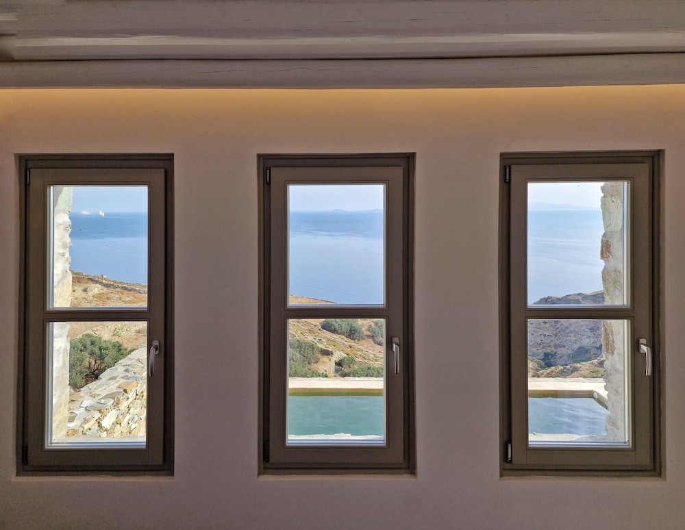 AGADA Folegandros