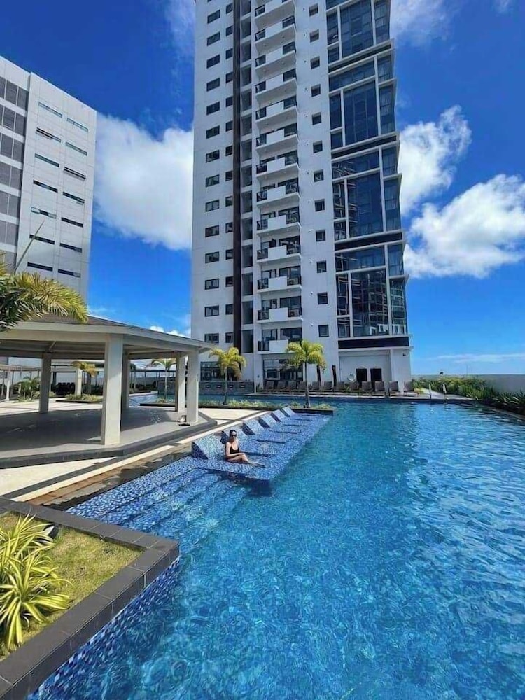 MactanNewtown Staycation Near The Beach