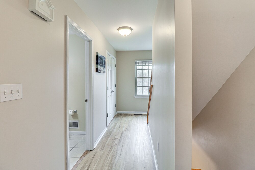 Family-friendly Townhome: 16 Mi to Pittsburgh! - Property Image 11