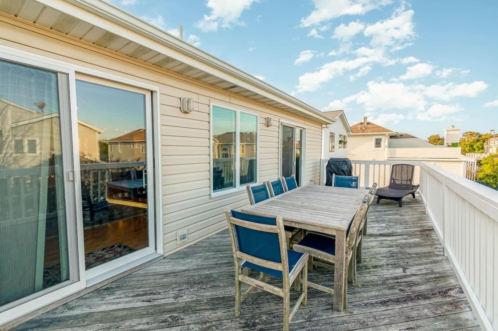 Sea La Vie Large and Updated Within Walking Distance to the Beach view 2
