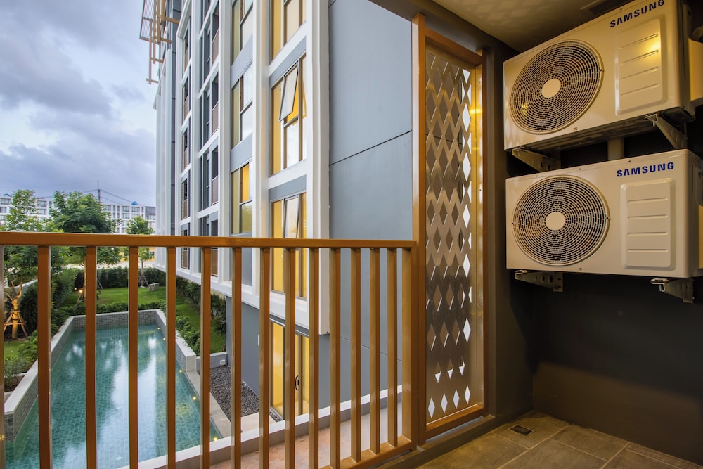1BR with Pool Gym Great Location C246