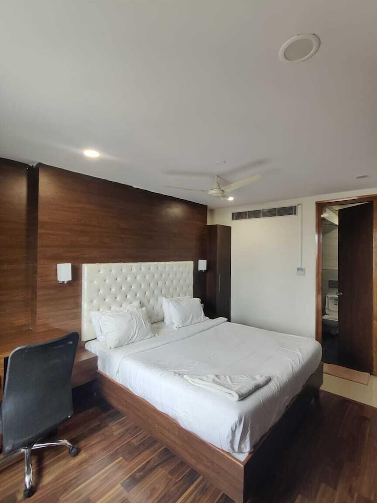 HOTEL RN GRAND