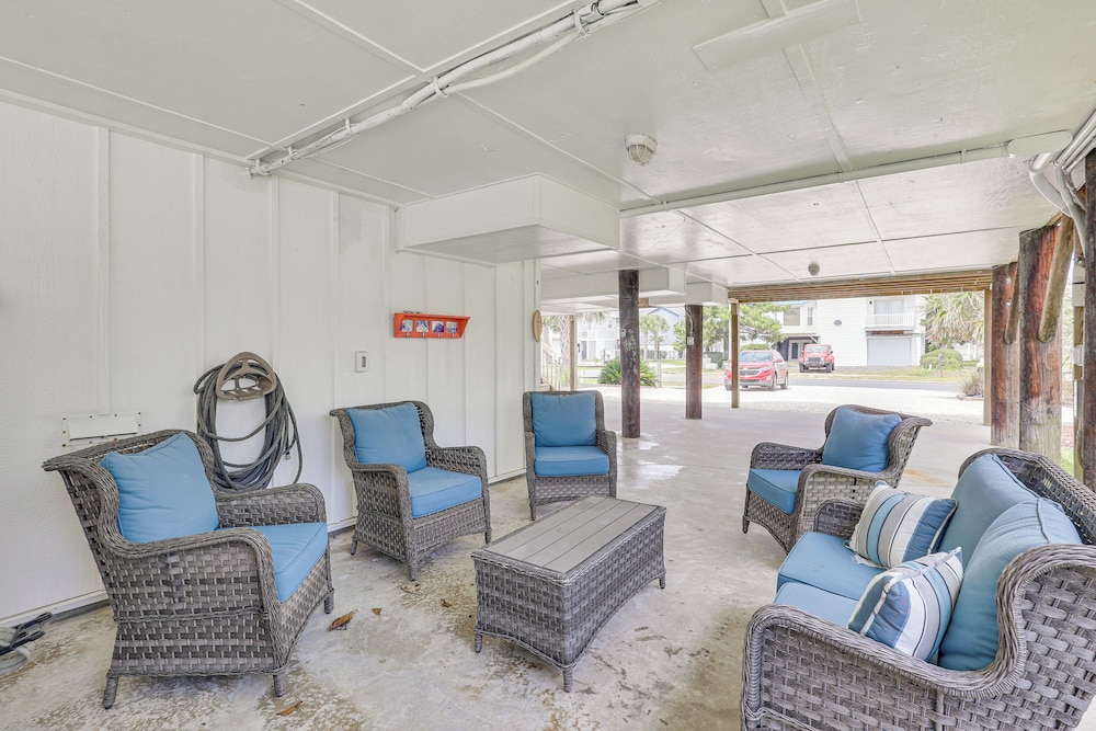 Unique A-frame Beach House: 'the Beacon at Oib'