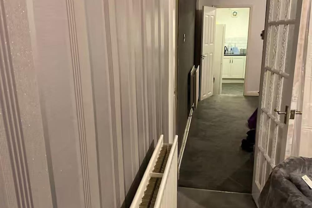 Cosy 2 Bed House - Sleeps 3, Parking & Garden