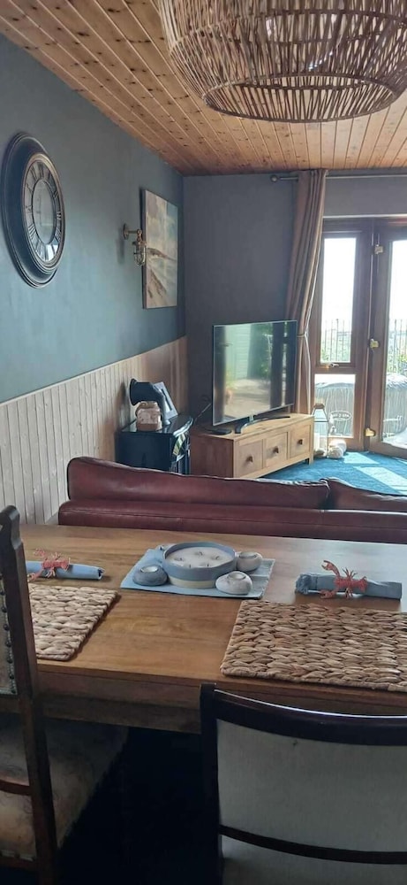 Bayview Cottage Escape in Pendine