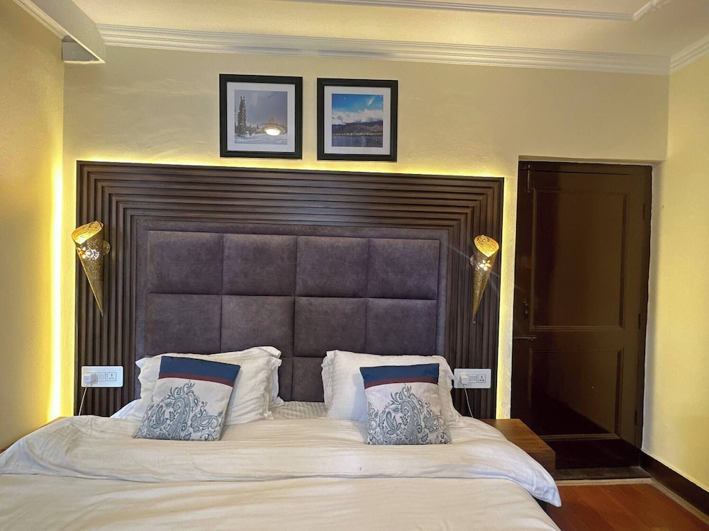 Dilan Residency Villa -5 Bedroom- Centrally Heated