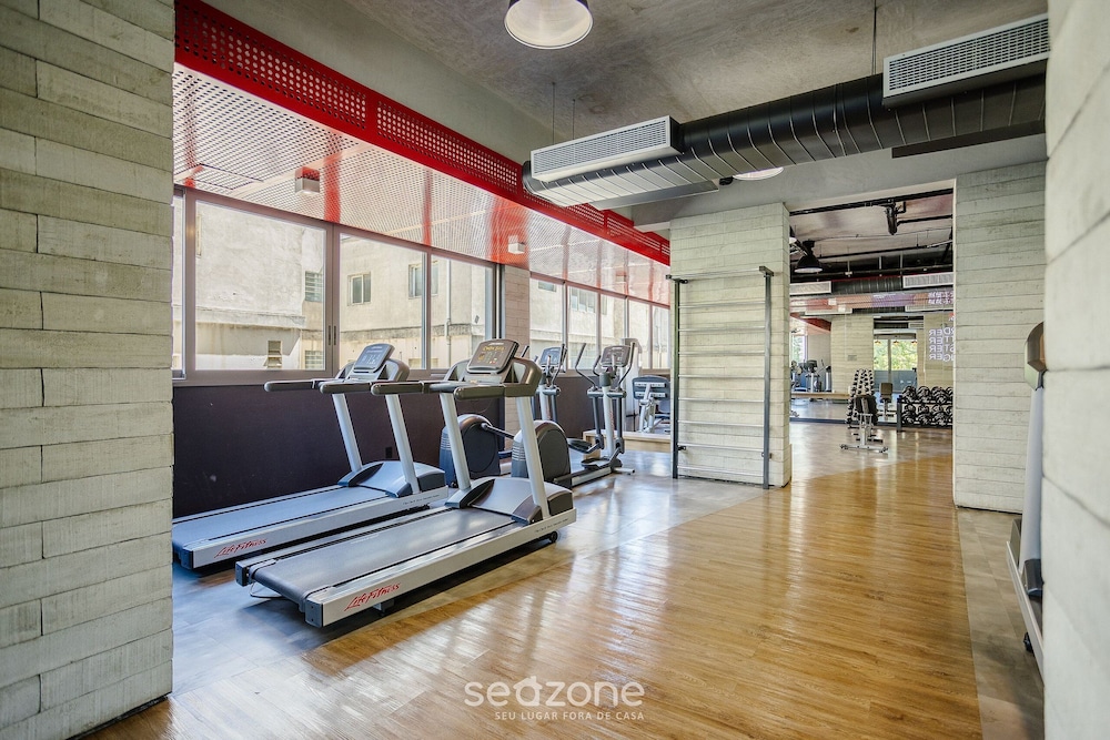 Studio w/ pool near subway FRE2112