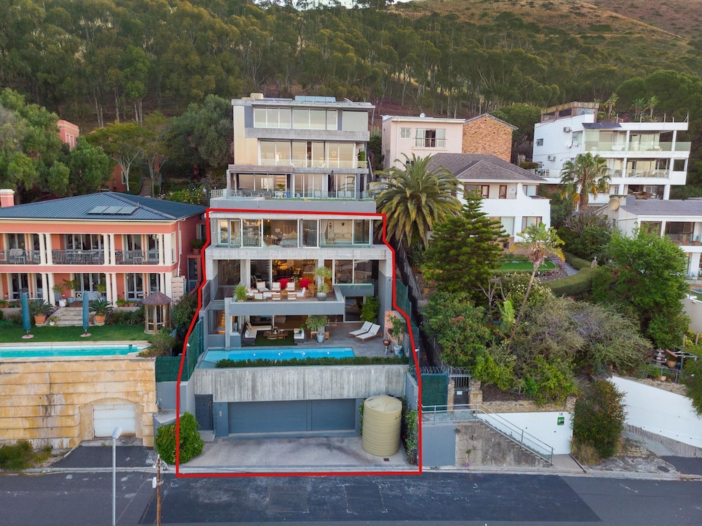 Majestic Skye Villa - Green Point view 2