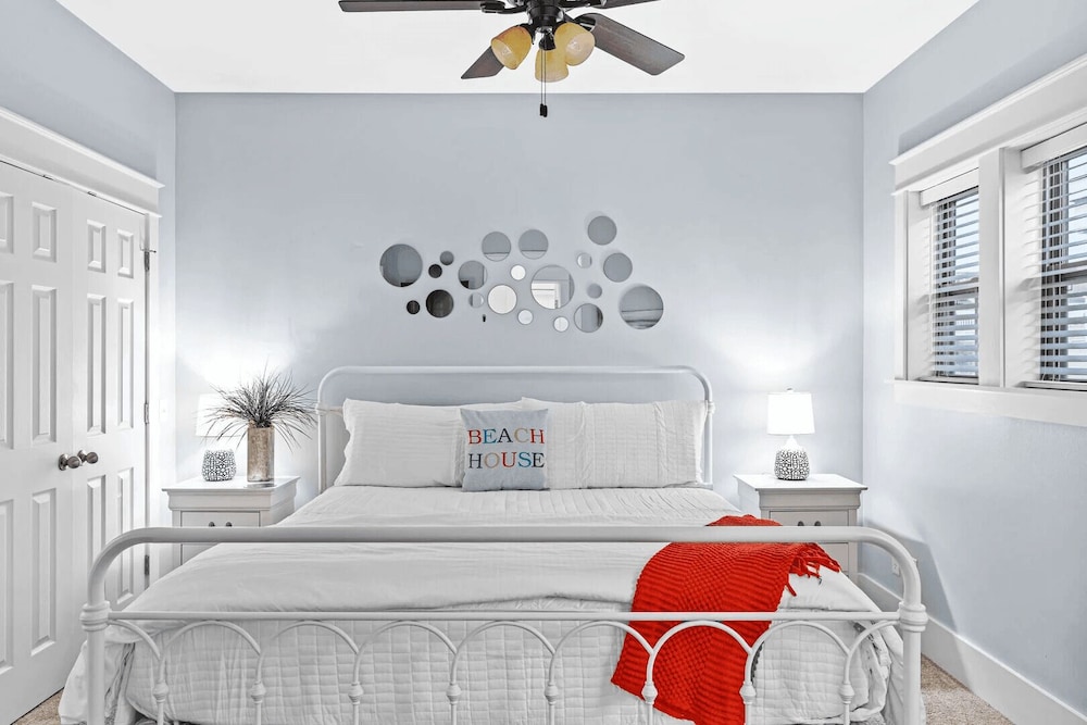 Sandy Smiles by Avantstay Seagrove Walk to Beach + Pool