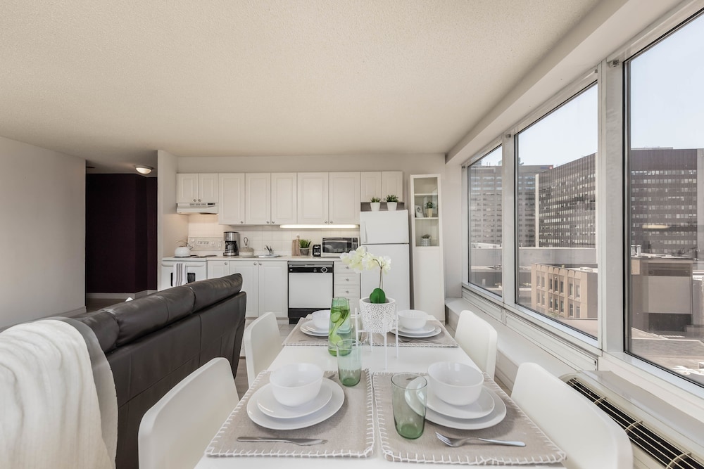 Corner Suite - Yonge & Bloor - Image 2