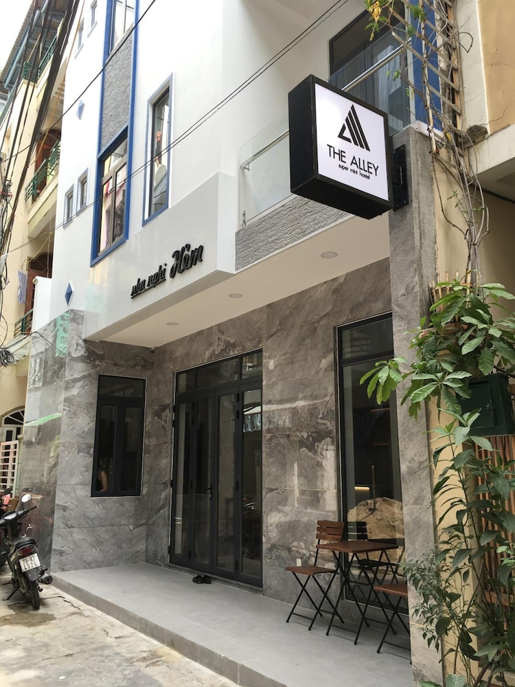 The Alley Hostel & Bistro