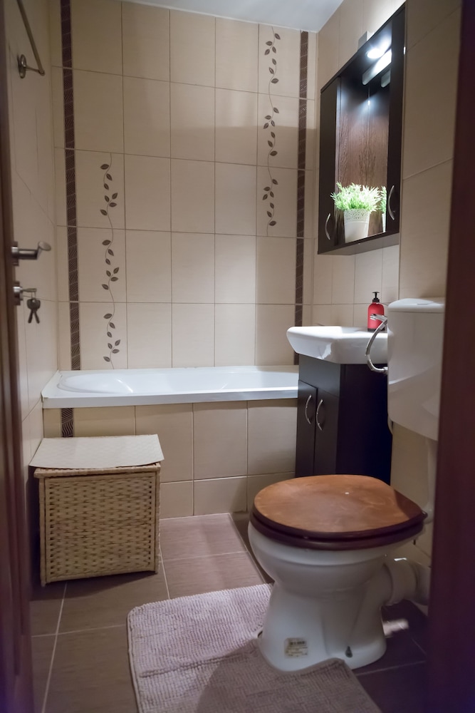 Studio D by MRG Apartments