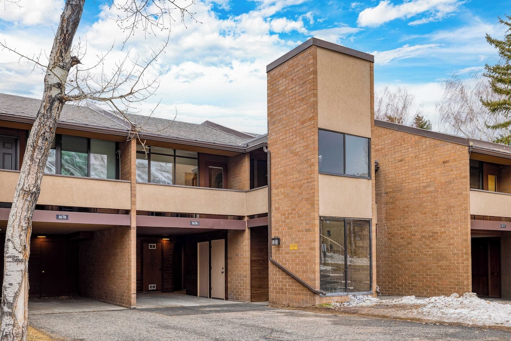 Parkside Condo by Avantstay Walk to Ski Lifts + Town Pool & Hot Tub Access