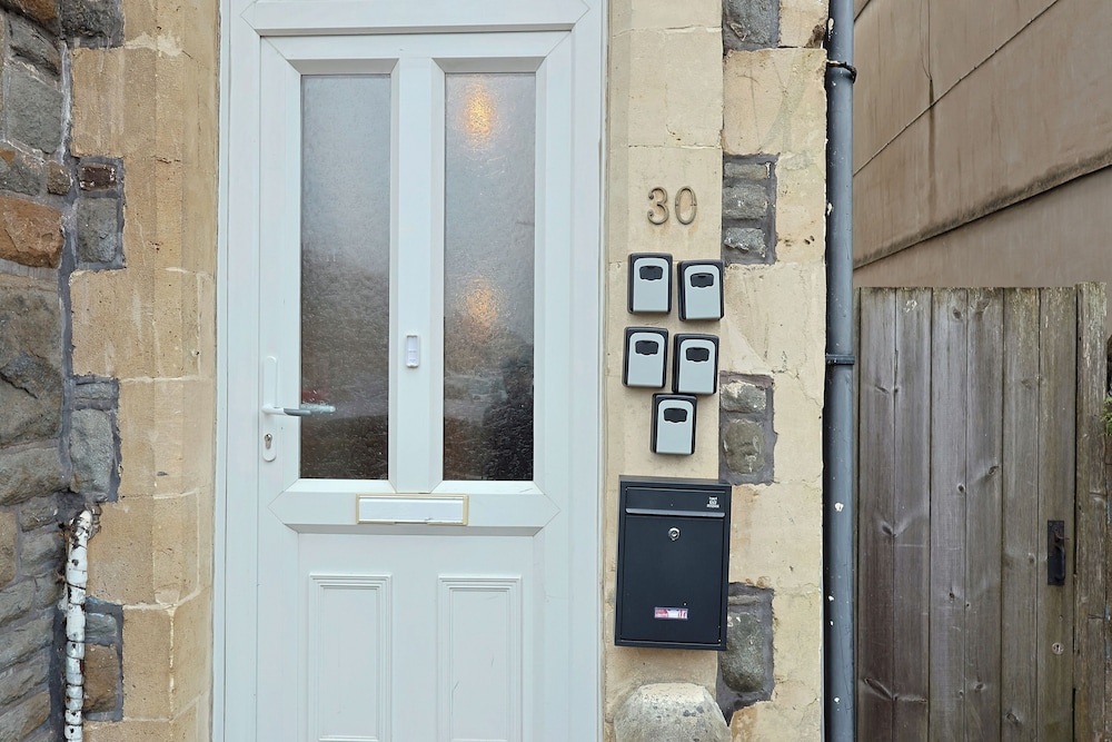 Cardiff Guesthouse & On-Street Parking