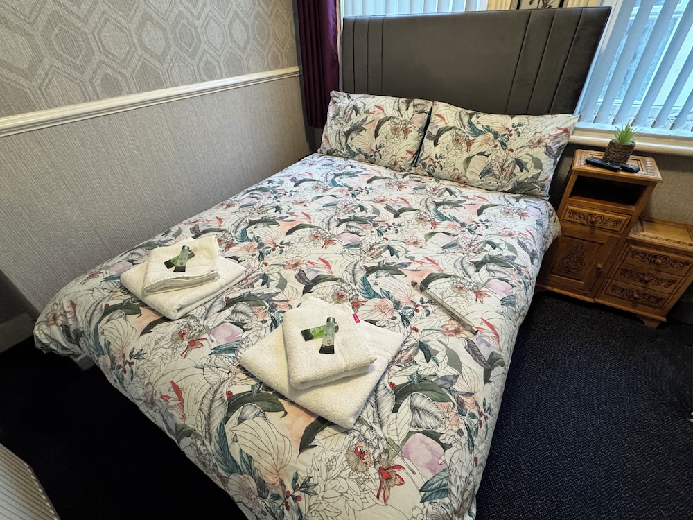 Runway Guest House - Adult Only