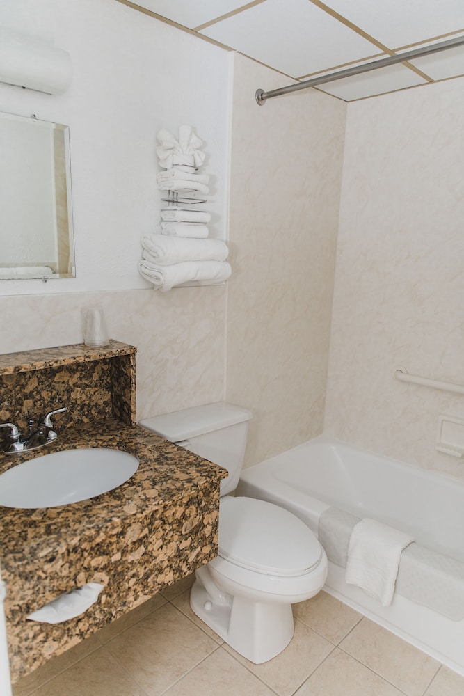 AA Heart of Wildwood Motels