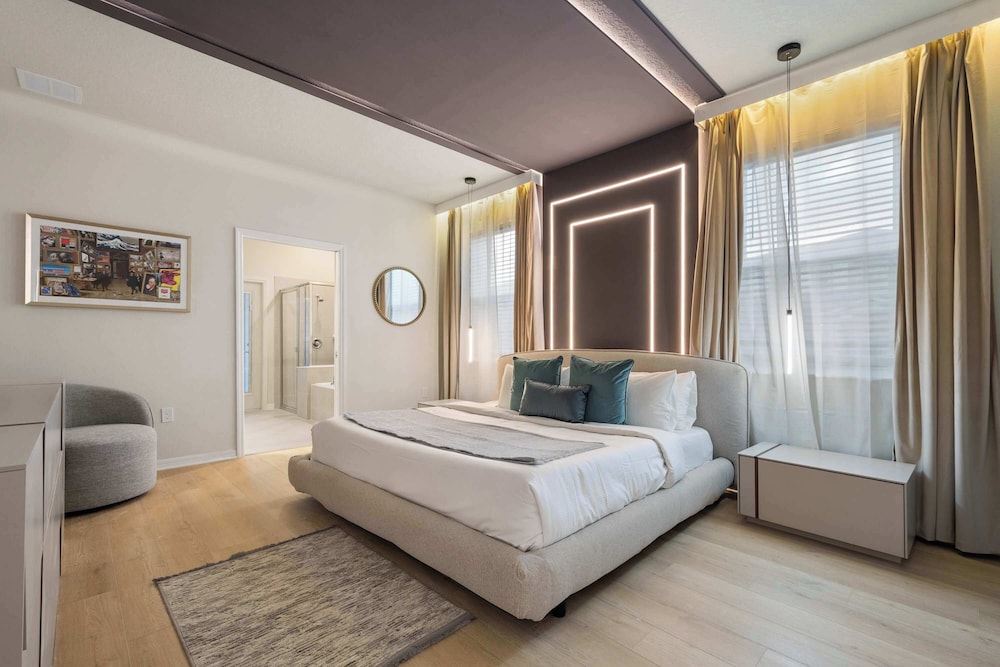 Escape to Luxury: Magical 10-bedroom Villa Near Disney World! - Image 3