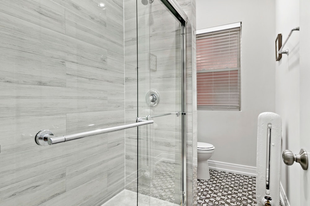 Stylish Studio - Barry S1