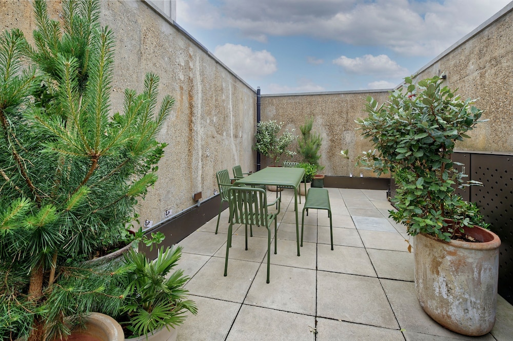 Deluxe One-bedroom Apartment in Poplar