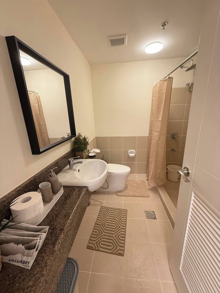 Cozy Modern Apartment Condo Unit
