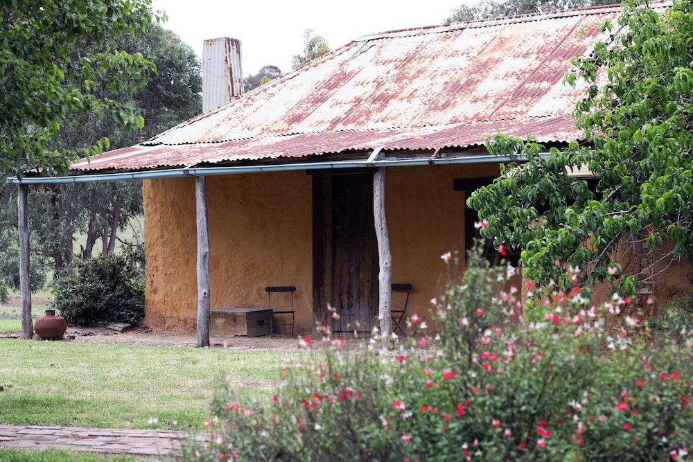 Lone Pine Farmhouse
