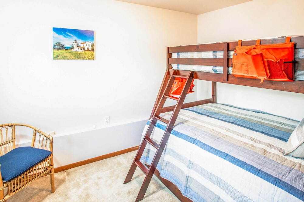 Cornet Bay Cottage in Oak Harbor