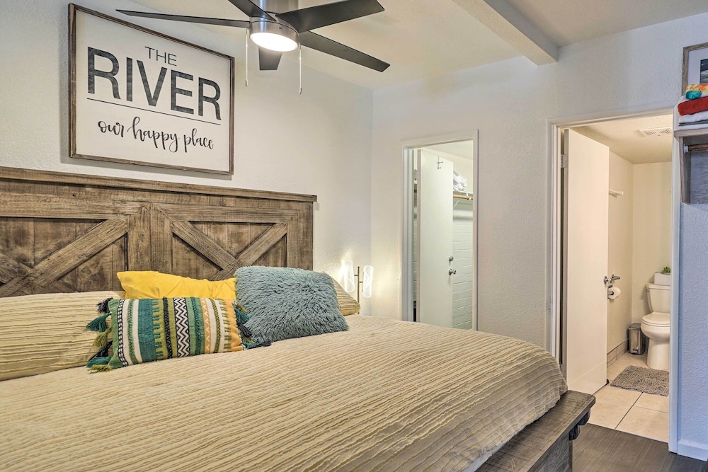 Parker Studio Nestled on the Colorado River! view 4