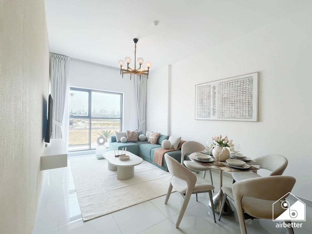 Bright 2bed Family Home: Pool, Gym & Kids Play