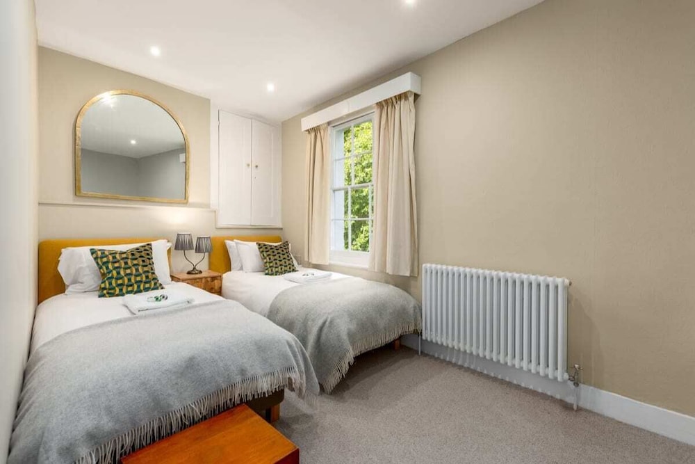 The Victorian House - Enticing 3bdr House With Garden view 4