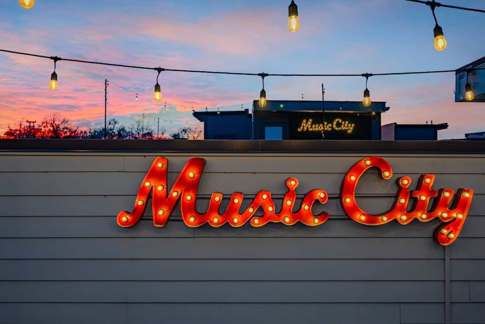 Nashvegas 13 Beds Rooftop Views Mins to Broadway