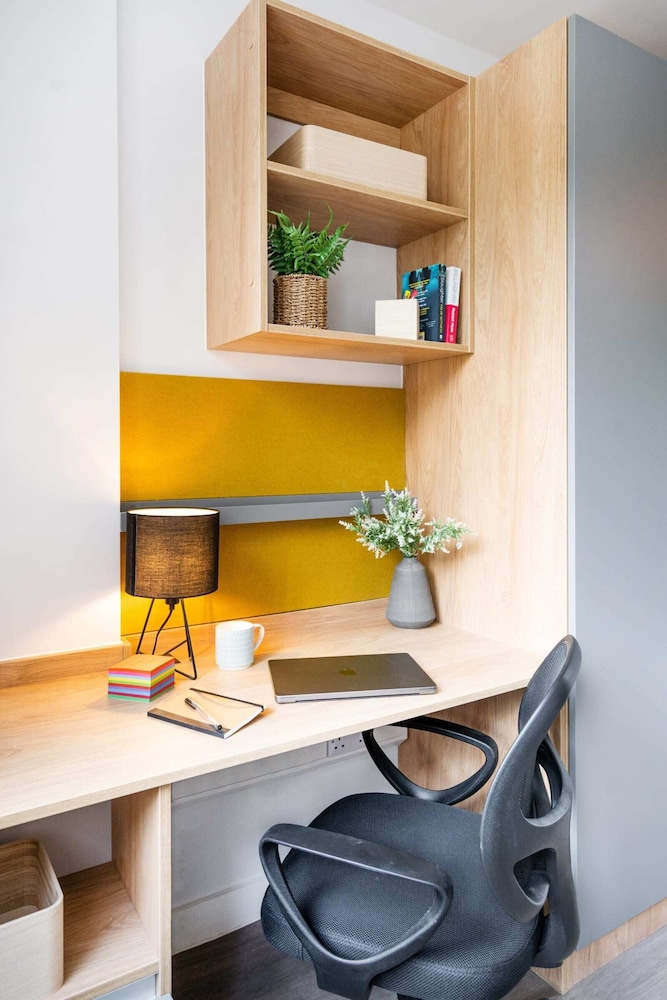 Modern Studios and Ensuite Bedrooms with Shared Kitchen at Hillfort House in Brighton
