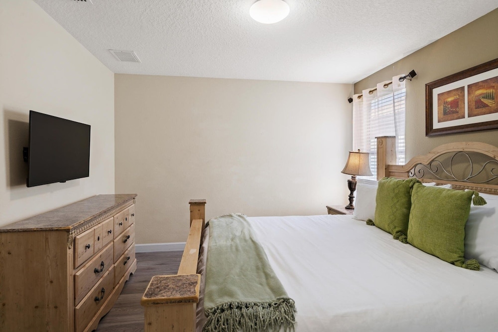 Championsgate Resort 8 Bedroom Pool Home with Spa 8 Home