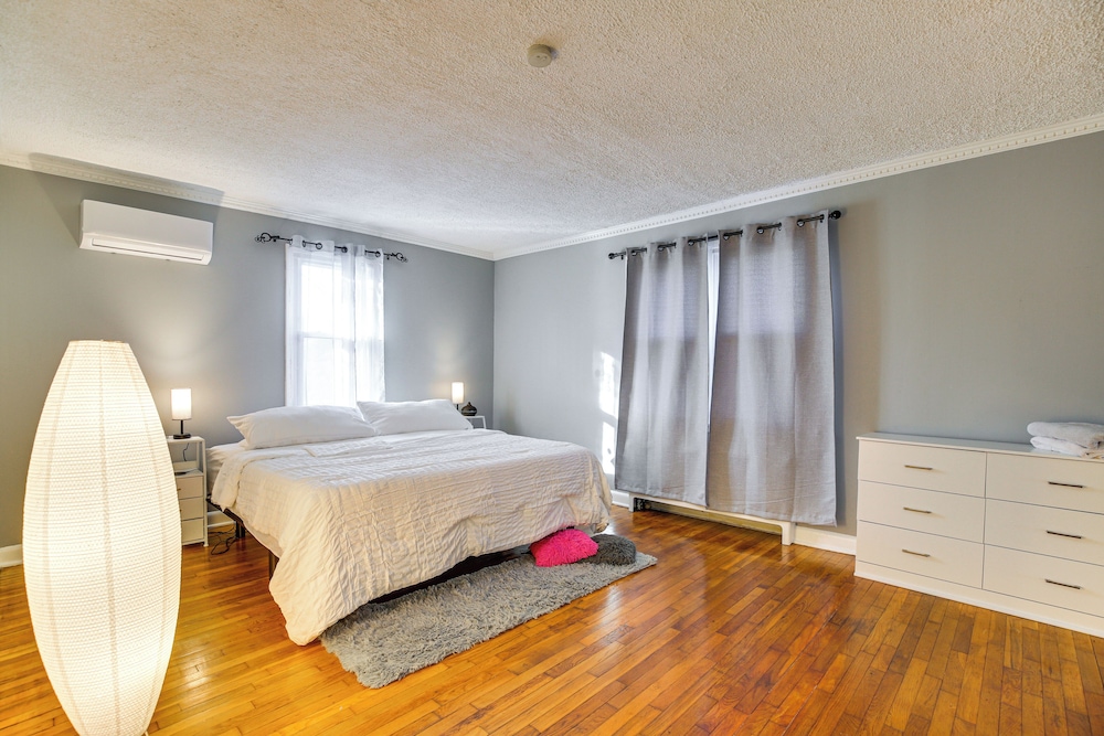 3 Mi to Downtown: Spacious White Plains Home