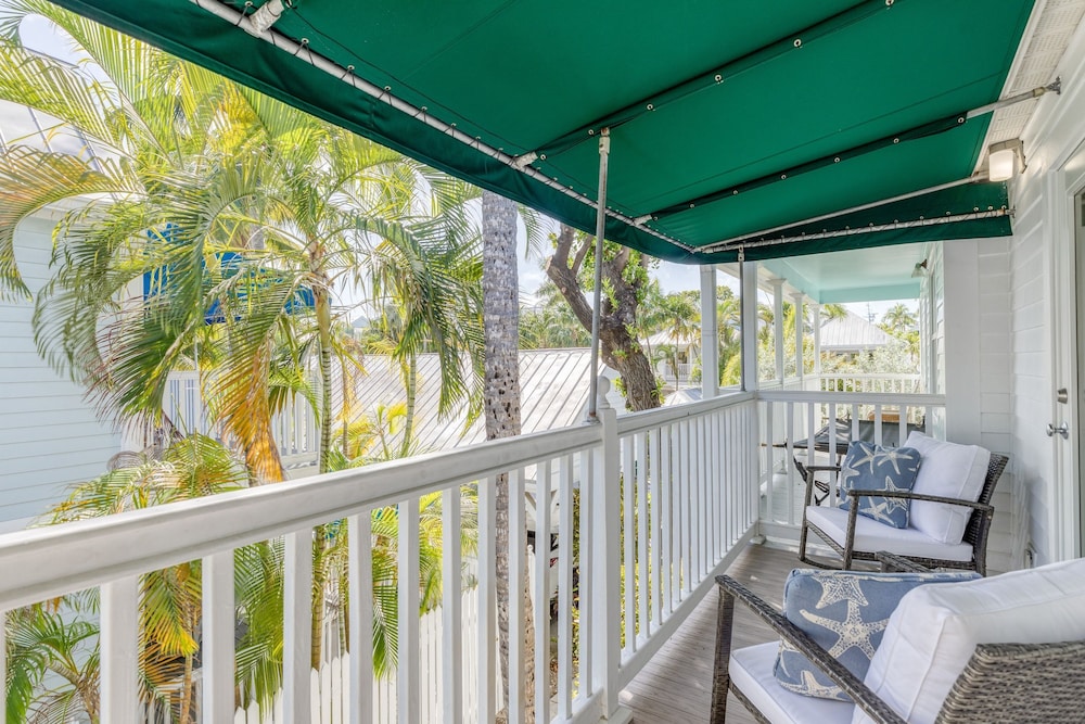 Bahamian Reed by Avantstay Walk to Everything w Community Pool Week Long Stays Only