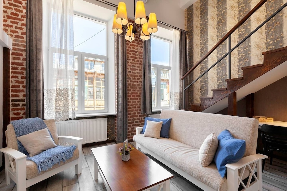 Hotel Cozy Studios on Freedom Square - Image 1