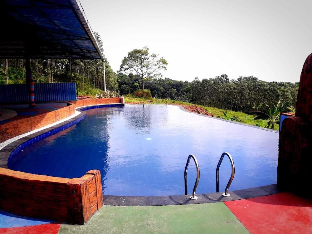 Royal Caravan Hotel Trawas