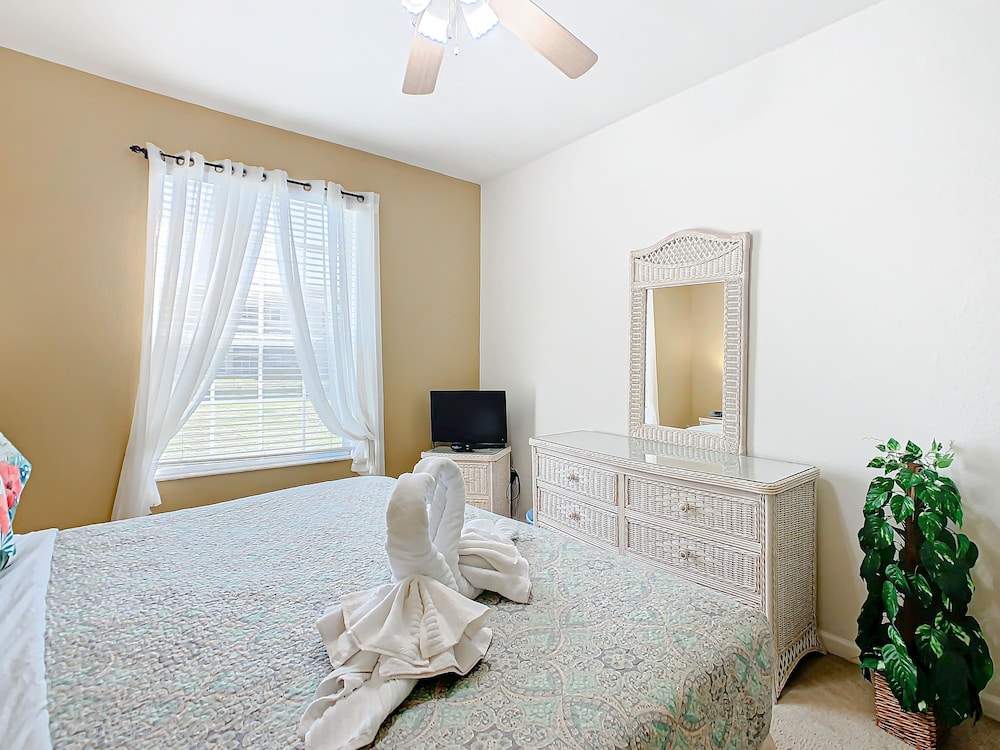 Spacious Windsor Palms Retreat - 11 Min to Disney