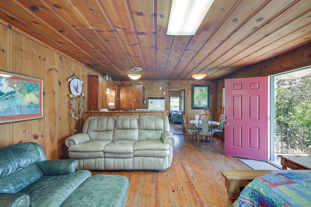 On-site Trails! Cozy Whitney Cottage 2 Mi to Lake