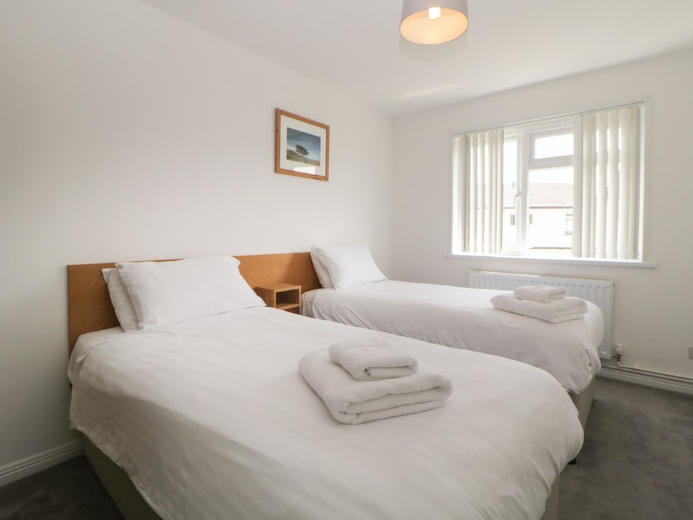 Harcombe House Bungalow 6