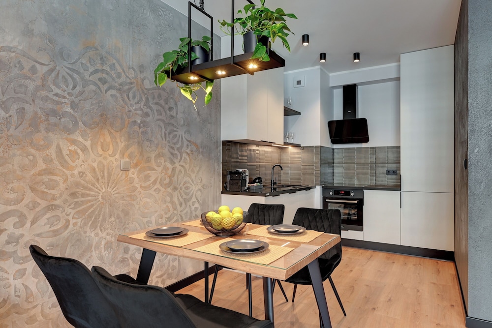 Doki Living - Foodhall & Parking by Downtown Apartments
