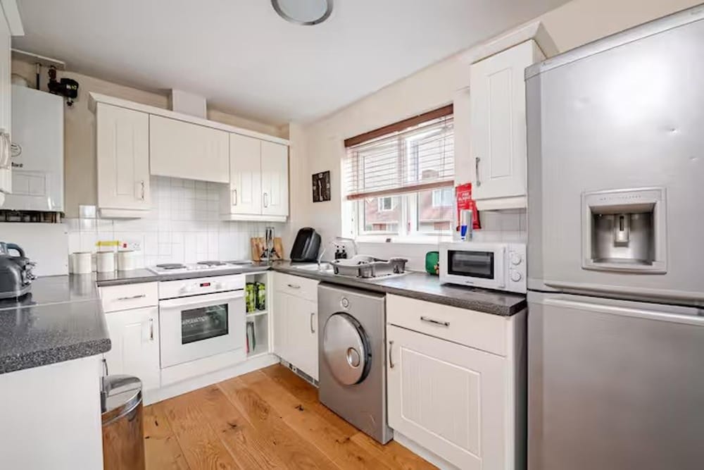 2 Bed Flat - Sleeps 4 - Pets - Parking - Garden